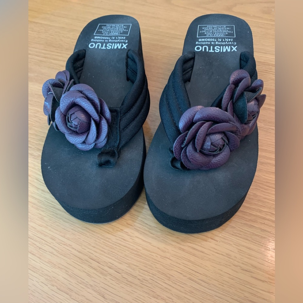 XMISTUO Soft platform flip flops